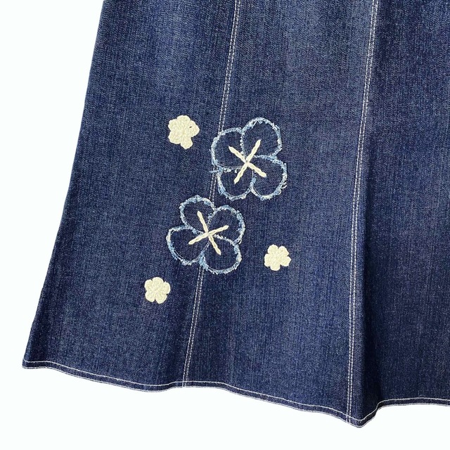 René(ルネ)の【Rene】デニムスカート フラワー刺繍 パッチワーク 36 レディースのスカート(ひざ丈スカート)の商品写真