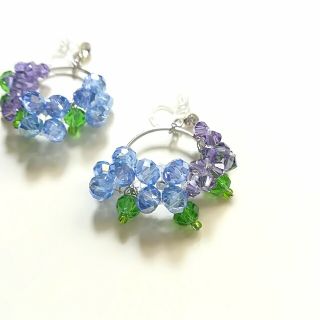 ラッピング無料＊咲き誇るガラスの紫陽花 blue × purple ＊イヤリング(イヤリング)