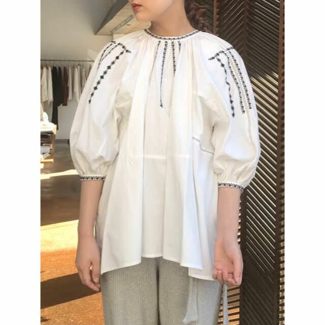 SMOCK EMBROIDERY PUFF TOPS clane