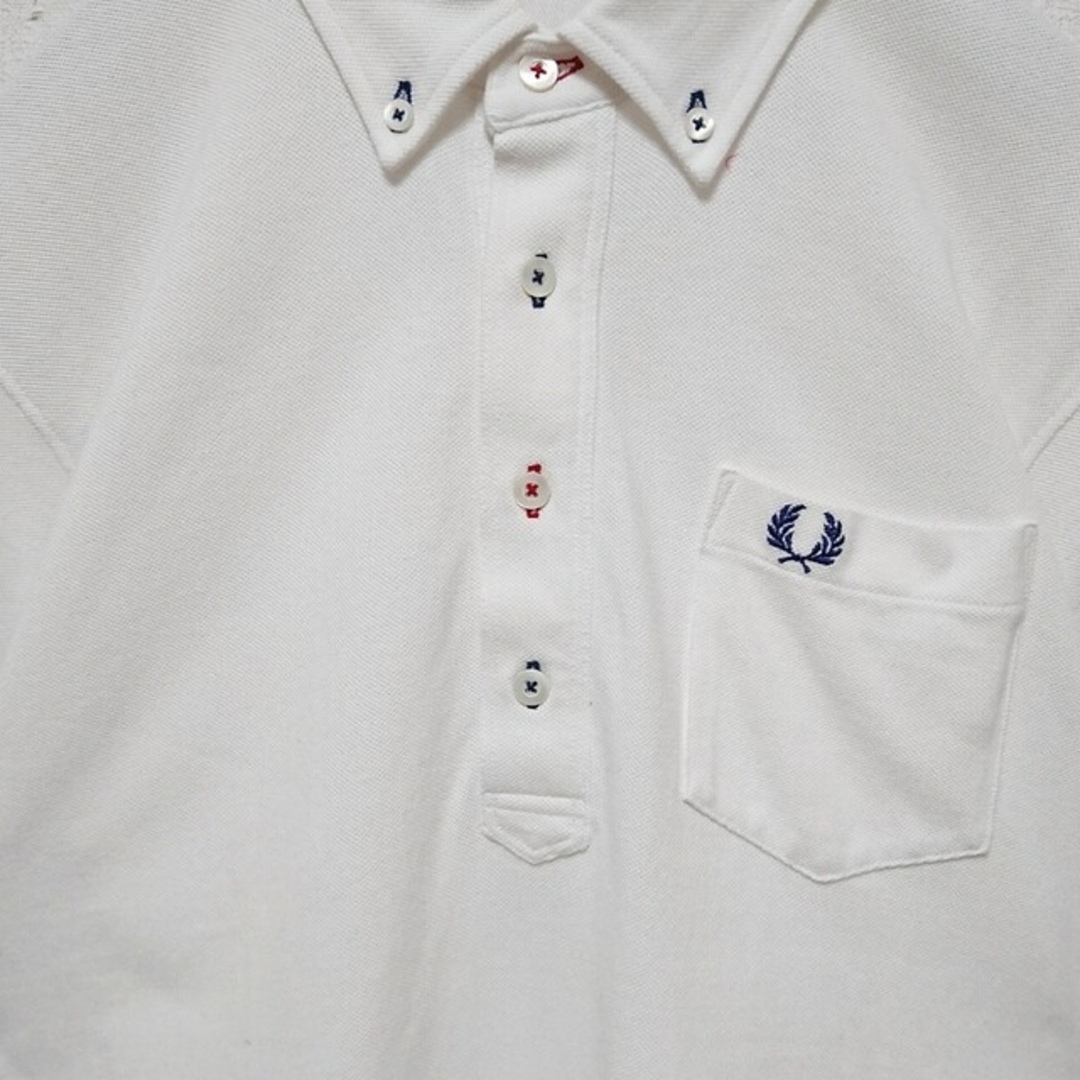 FRED PERRY(フレッドペリー)のフレッドペリー ワンポイント 刺繍 ロゴ ポケット付 鹿の子 半袖ポロシャツ メンズのトップス(ポロシャツ)の商品写真