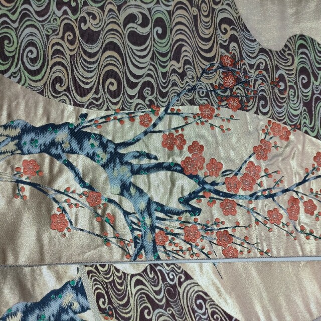 袋帯　訪問着の帯　梅　うめ　ウメ　枝付き　写実的　正絹　シルク　きぬ　観世水 レディースの水着/浴衣(着物)の商品写真