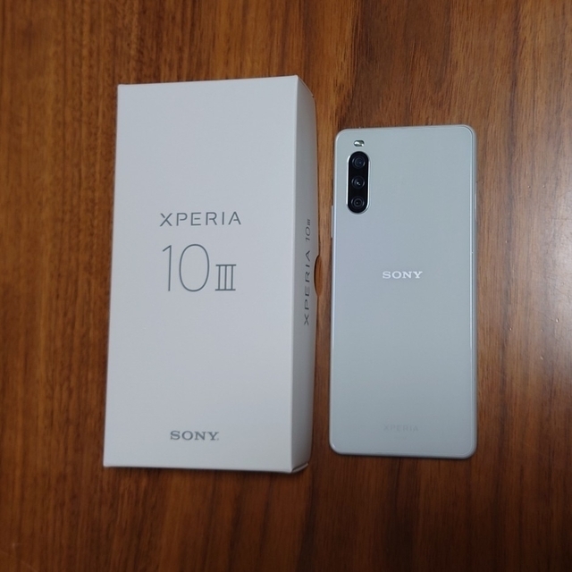 スマートフォン本体SONY Xperia 10 III SOG04 ホワイト