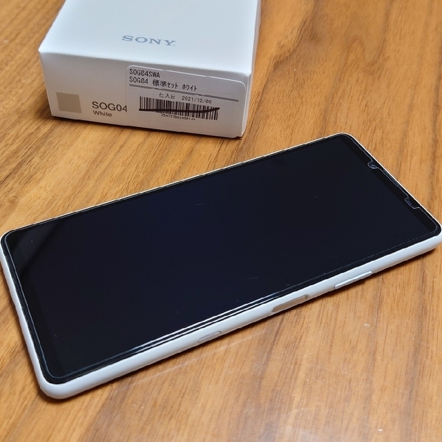 Xperia(エクスペリア)のSONY Xperia 10 III SOG04 ホワイト スマホ/家電/カメラのスマートフォン/携帯電話(スマートフォン本体)の商品写真