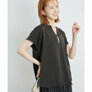 ロペピクニック(Rope' Picnic)の【チャコール（06）】白からの解放!多機能ブラウス/キーネックパールブラウス(シャツ/ブラウス(長袖/七分))