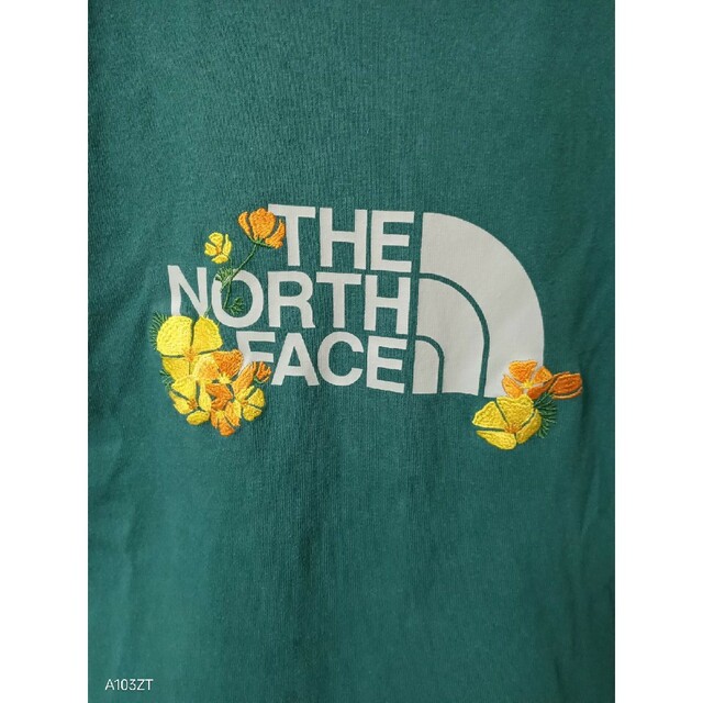 THE NORTH FACE(ザノースフェイス)のノースフェイス　半袖Tシャツ グリーン　Mサイズ センターロゴプリントと花柄刺繍 レディースのトップス(Tシャツ(半袖/袖なし))の商品写真