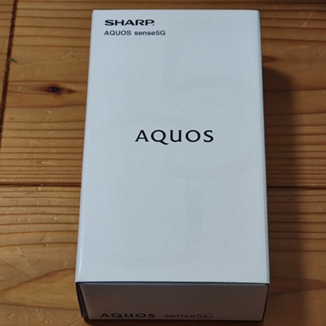 AQUOS(アクオス)の未開封新品　SHARP AQUOS sense5 SH-M17　ライトカッパー スマホ/家電/カメラのスマートフォン/携帯電話(スマートフォン本体)の商品写真