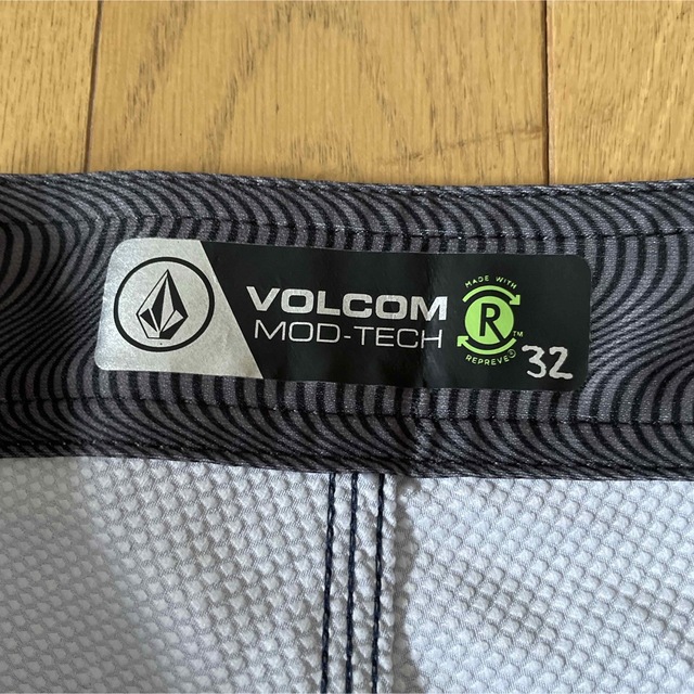 volcom(ボルコム)のボルコム VOLCOM メンズ ボード ショーツ サーフ トランクス 32インチ スポーツ/アウトドアのスポーツ/アウトドア その他(サーフィン)の商品写真