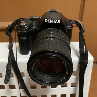 ペンタックス(PENTAX)のPENTAX k-m ボディ、レンズ2本セット 一眼レフカメラ　ズームレンズ付き(デジタル一眼)