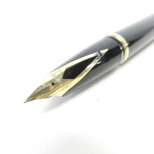 SHEAFFER(シェーファー)のシェーファー 万年筆 - 黒×ゴールド インテリア/住まい/日用品の文房具(ペン/マーカー)の商品写真