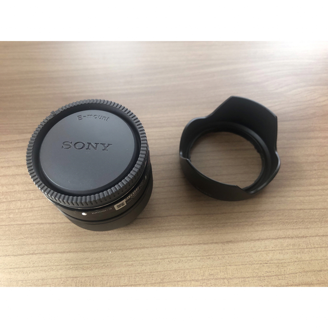 SONY(ソニー)の美品 SONY E35F1.8OSS レンズフィルター付き スマホ/家電/カメラのカメラ(レンズ(単焦点))の商品写真