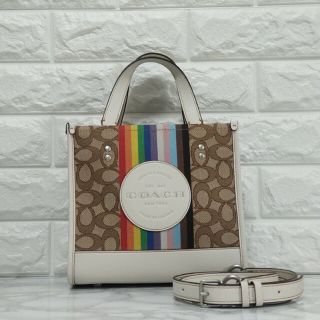 コーチ(COACH)のCOACH コーチ デンプシー トート 22 レインボー ストライプ 新作(トートバッグ)