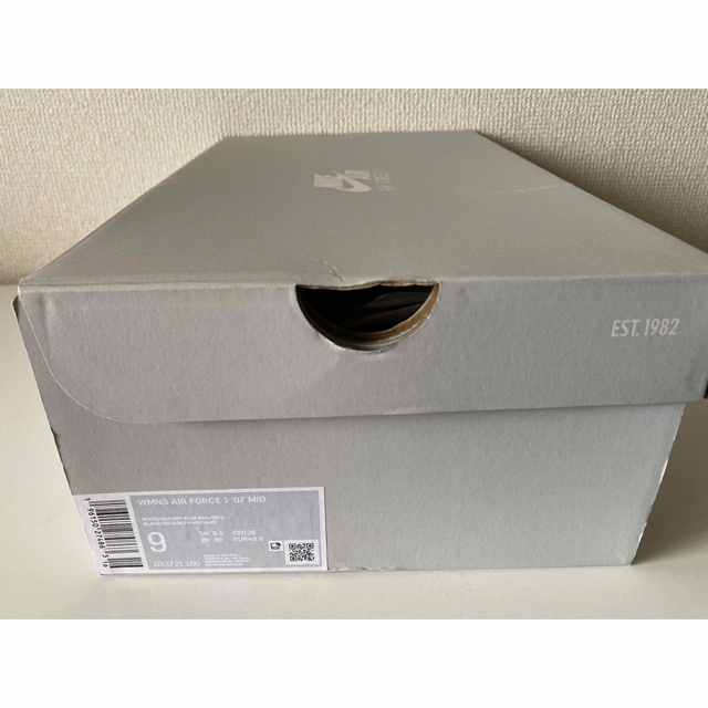 NIKE(ナイキ)のナイキ ウィメンズ エアフォース1 ミッド "ケンタッキー" 新品　26cm レディースの靴/シューズ(スニーカー)の商品写真