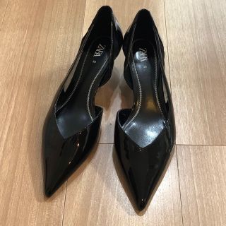 ザラ(ZARA)のZARA パンプス 黒 ブラック サイズ38 ヒール約4.5cm(ハイヒール/パンプス)