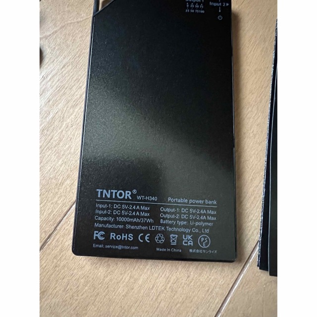 TNTOR  モバイルバッテリー　薄型　10000mAh スマホ/家電/カメラのスマートフォン/携帯電話(バッテリー/充電器)の商品写真