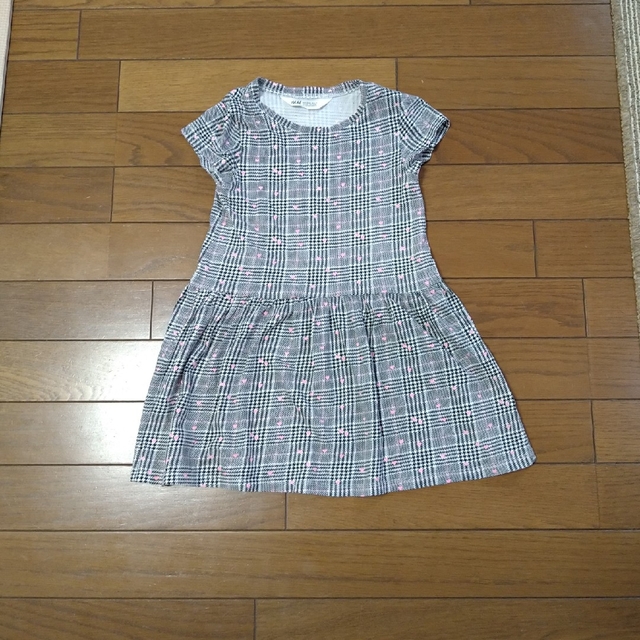 H&M(エイチアンドエム)のＨ＆Ｍ　ワンピース　98〜104サイズ キッズ/ベビー/マタニティのキッズ服女の子用(90cm~)(ワンピース)の商品写真