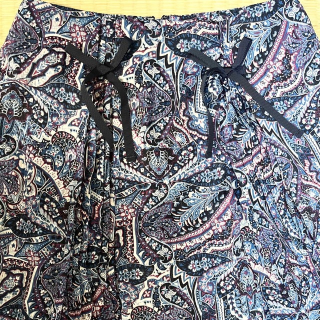Lily Brown(リリーブラウン)の6/11まで限定値下げ　リリーブラウン　ペイズリー柄スカート レディースのスカート(ひざ丈スカート)の商品写真