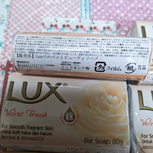 LUX(ラックス)のLUX石鹸ベルベットタッチ80g　14個 コスメ/美容のボディケア(ボディソープ/石鹸)の商品写真