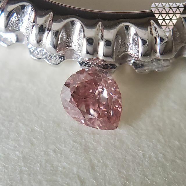 0.06 ct FANCY PINK 天然 ダイヤモンド レディースのアクセサリー(リング(指輪))の商品写真