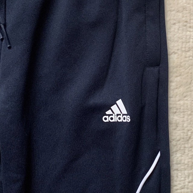 adidas(アディダス)のアディダス　ロングパンツ　ジャージ　キッズ　140 キッズ/ベビー/マタニティのキッズ服男の子用(90cm~)(パンツ/スパッツ)の商品写真