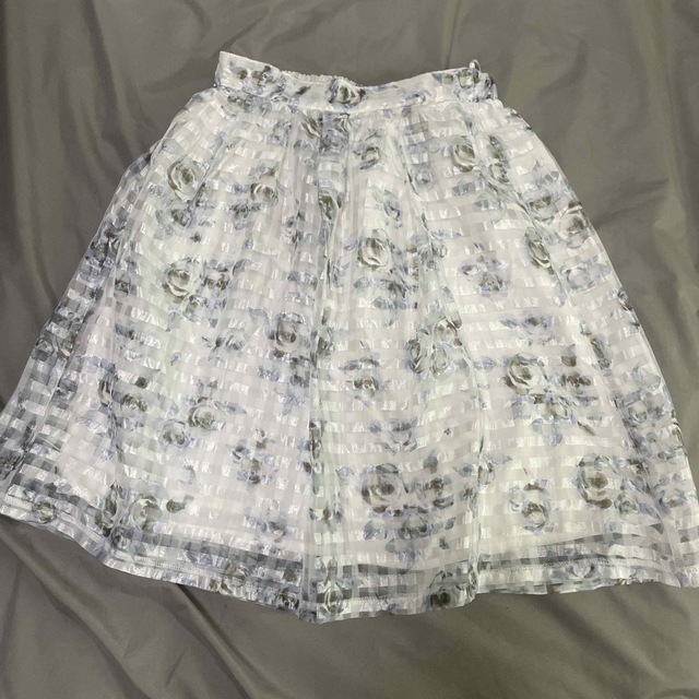 オーガンジー　チェック　花柄スカート　ブルー系 レディースのスカート(ひざ丈スカート)の商品写真