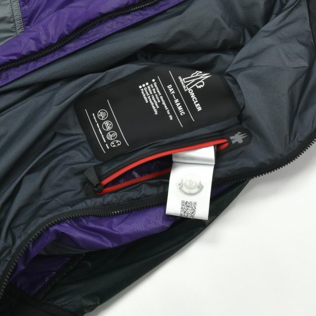 MONCLER(モンクレール)の【BLACK/PURPLE】モンクレール ダウンジャケット  メンズのジャケット/アウター(ダウンジャケット)の商品写真