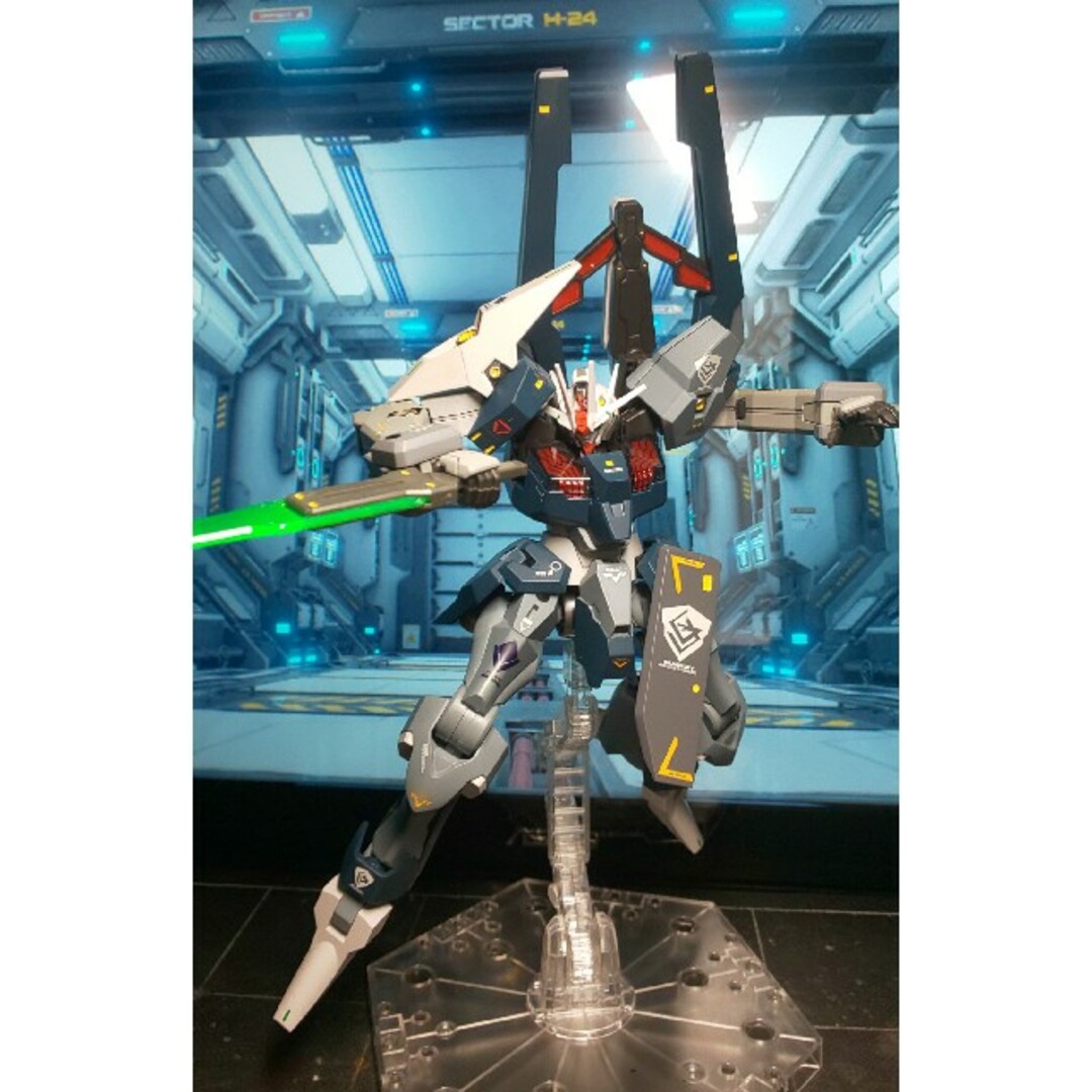 BANDAI(バンダイ)のHG 水星の魔女 ガンダムエアリアル ミキシング 完成品 エンタメ/ホビーのおもちゃ/ぬいぐるみ(模型/プラモデル)の商品写真