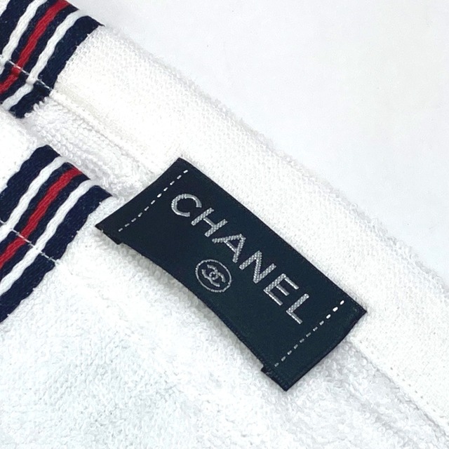 CHANEL(シャネル)のシャネル CHANEL フリンジ エアライン AIRLINES 16S CC ココマーク  ビーチタオル インテリア バスタオル  ひざかけ タオル コットン ホワイト 未使用 インテリア/住まい/日用品の日用品/生活雑貨/旅行(タオル/バス用品)の商品写真