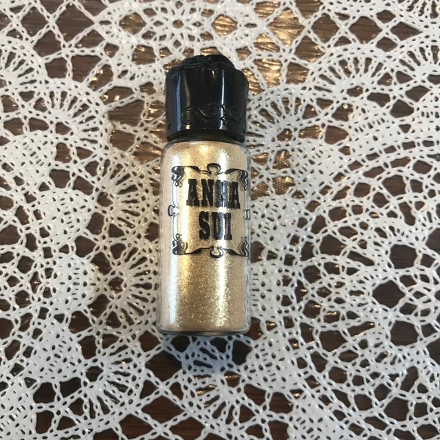 ANNA SUI(アナスイ)のアナスイ　カラーパウダー　800 ゴールド　アイグリッター コスメ/美容のベースメイク/化粧品(アイシャドウ)の商品写真