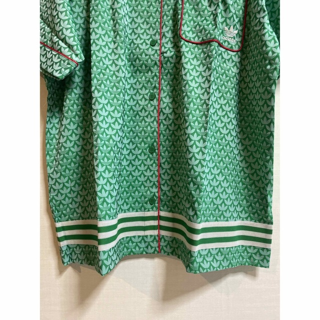 adidas(アディダス)の日本未発売　adidas アディカラー 70s サテンシャツ　UK XL メンズのトップス(シャツ)の商品写真