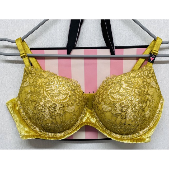 Victoria's Secret(ヴィクトリアズシークレット)の新品未使用　Victoria’s Secret プッシュアップブラ レディースの下着/アンダーウェア(ブラ)の商品写真