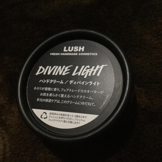 LUSH(ラッシュ)の【新品未使用】【LUSH】ハンドクリーム ディバインライト 45g コスメ/美容のボディケア(ハンドクリーム)の商品写真