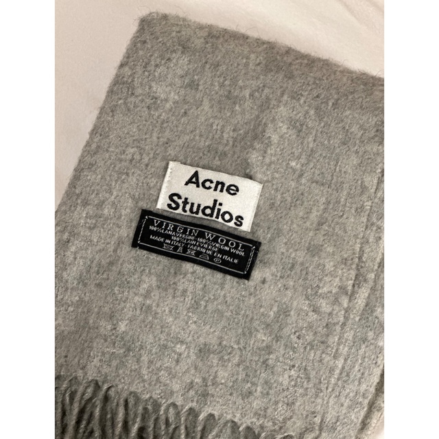 Acne Studios(アクネストゥディオズ)のアクネストゥディオズ　マフラー　ストール　旧ロゴ レディースのファッション小物(マフラー/ショール)の商品写真