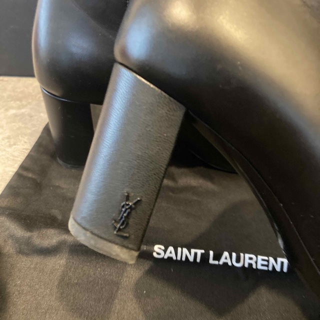 サンローラン　ショートブーツ　ブラック　YSL レザー レディースの靴/シューズ(ブーツ)の商品写真