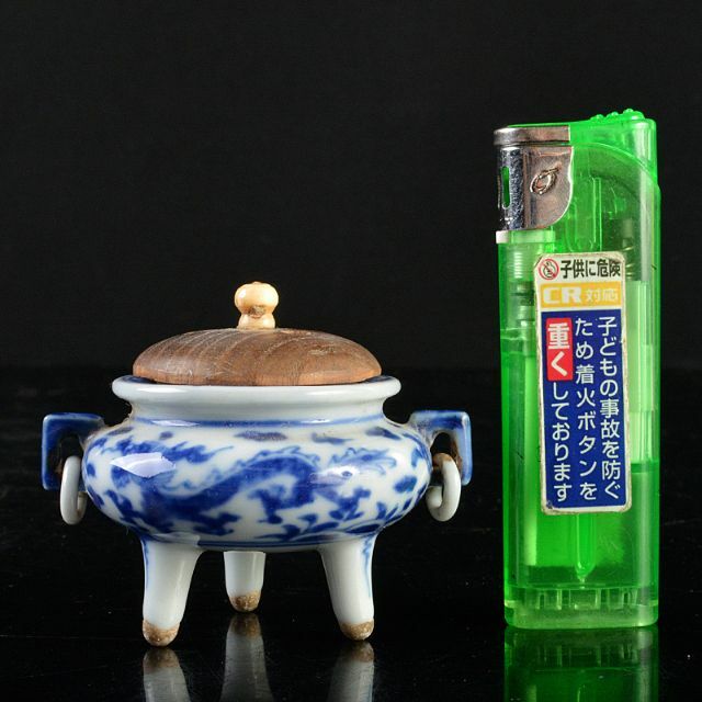 中国 青花 龍文 三足遊環香炉 小さな香炉 唐木蓋付 C R5853 中国 青花 龍文 三足遊環香炉 小さな香炉 唐木蓋付 C R5853