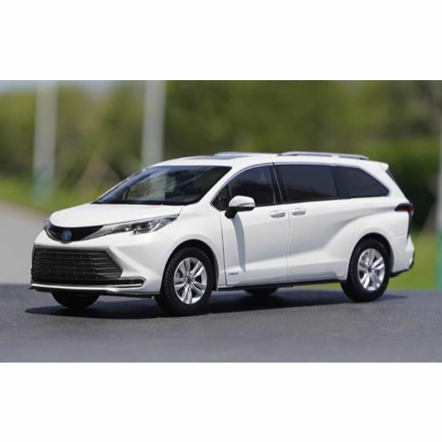 ミニカー 1/18 トヨタ シエナ SIENNA MPV ホワイト