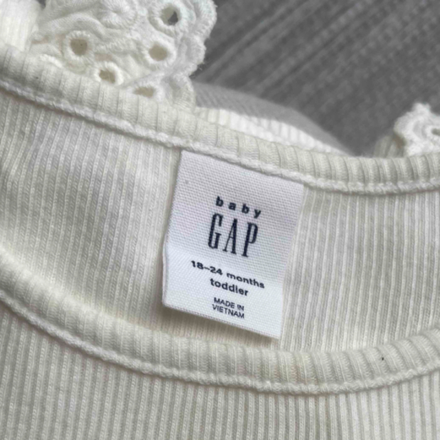 babyGAP(ベビーギャップ)のベビーギャップ　シャツ　二点セット　GAP キッズ/ベビー/マタニティのキッズ服女の子用(90cm~)(Tシャツ/カットソー)の商品写真