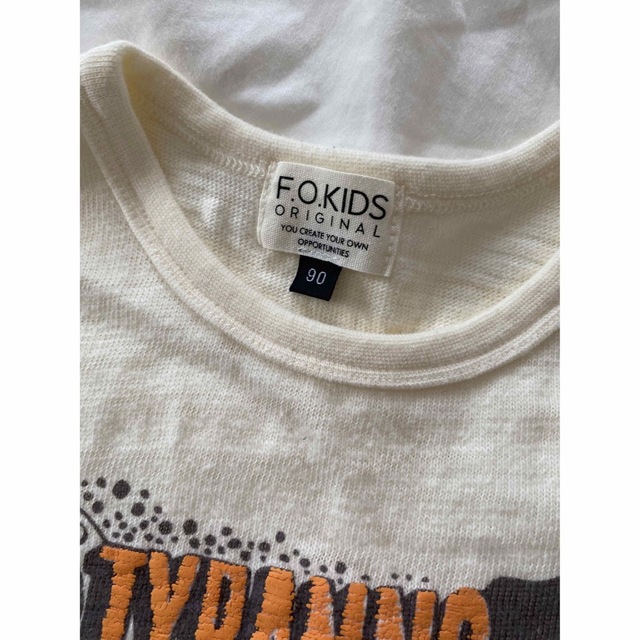 F.O.KIDS(エフオーキッズ)のFOキッズ　恐竜　半袖Tシャツ　90㎝ キッズ/ベビー/マタニティのキッズ服男の子用(90cm~)(Tシャツ/カットソー)の商品写真