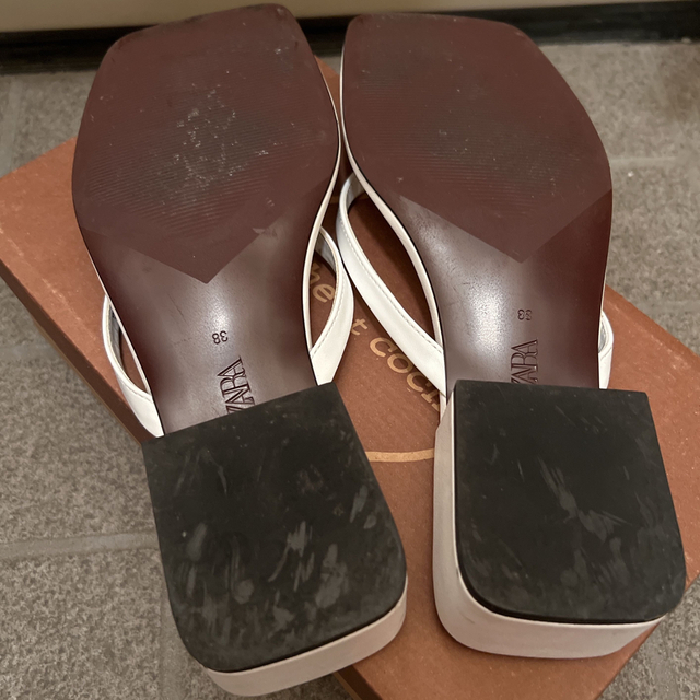 ZARA(ザラ)のホワイト　ビーサン　サンダル レディースの靴/シューズ(サンダル)の商品写真