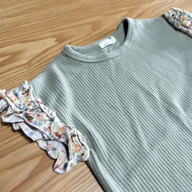 花柄フリル110 キッズ/ベビー/マタニティのキッズ服女の子用(90cm~)(Tシャツ/カットソー)の商品写真