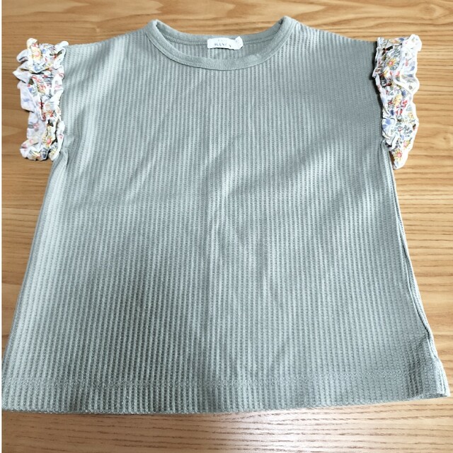 花柄フリル110 キッズ/ベビー/マタニティのキッズ服女の子用(90cm~)(Tシャツ/カットソー)の商品写真