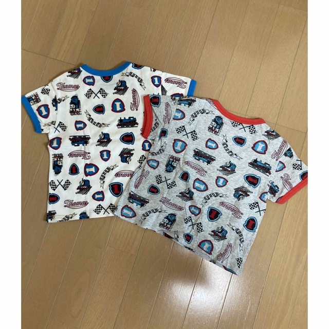 UNIQLO(ユニクロ)のトーマスTシャツセット　サイズ100 キッズ/ベビー/マタニティのキッズ服男の子用(90cm~)(Tシャツ/カットソー)の商品写真