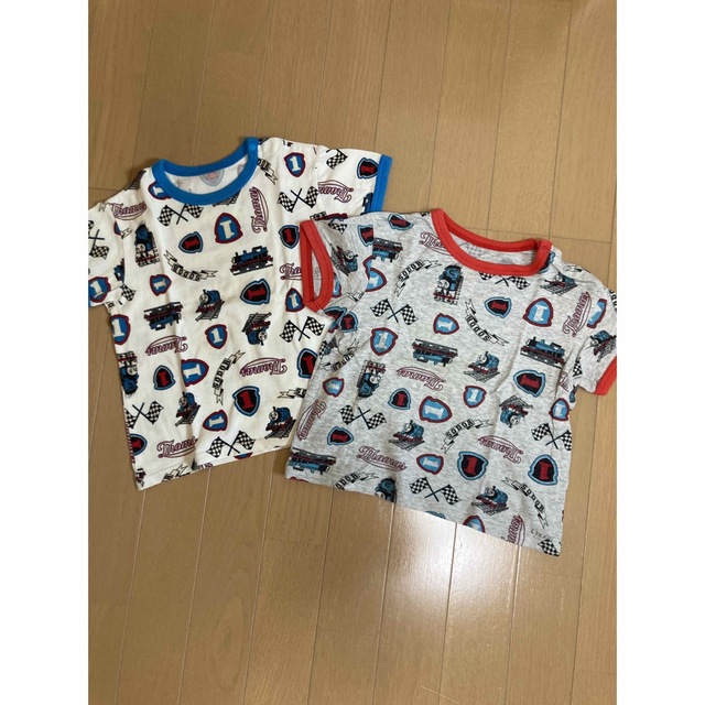 UNIQLO(ユニクロ)のトーマスTシャツセット　サイズ100 キッズ/ベビー/マタニティのキッズ服男の子用(90cm~)(Tシャツ/カットソー)の商品写真