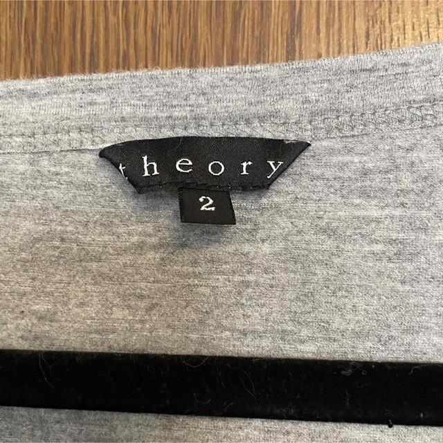 theory(セオリー)のセオリー　theory カットソー　tシャツ グレー　ボーダー　サイズ2 レディースのトップス(Tシャツ(半袖/袖なし))の商品写真