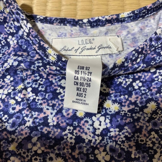 H&M(エイチアンドエム)のH＆M 半袖tシャツ　花柄　ブルー　90cm エイチアンドエム　女の子　 キッズ/ベビー/マタニティのキッズ服女の子用(90cm~)(Tシャツ/カットソー)の商品写真