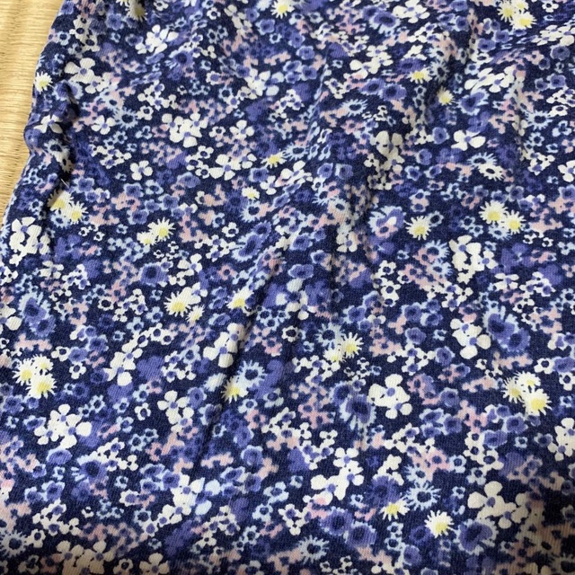 H&M(エイチアンドエム)のH＆M 半袖tシャツ　花柄　ブルー　90cm エイチアンドエム　女の子　 キッズ/ベビー/マタニティのキッズ服女の子用(90cm~)(Tシャツ/カットソー)の商品写真