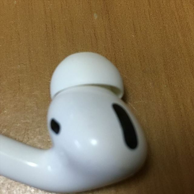 Apple(アップル)の傷有特価品-2 Apple純正 AirPods Pro  右（R） A2083 スマホ/家電/カメラのオーディオ機器(ヘッドフォン/イヤフォン)の商品写真