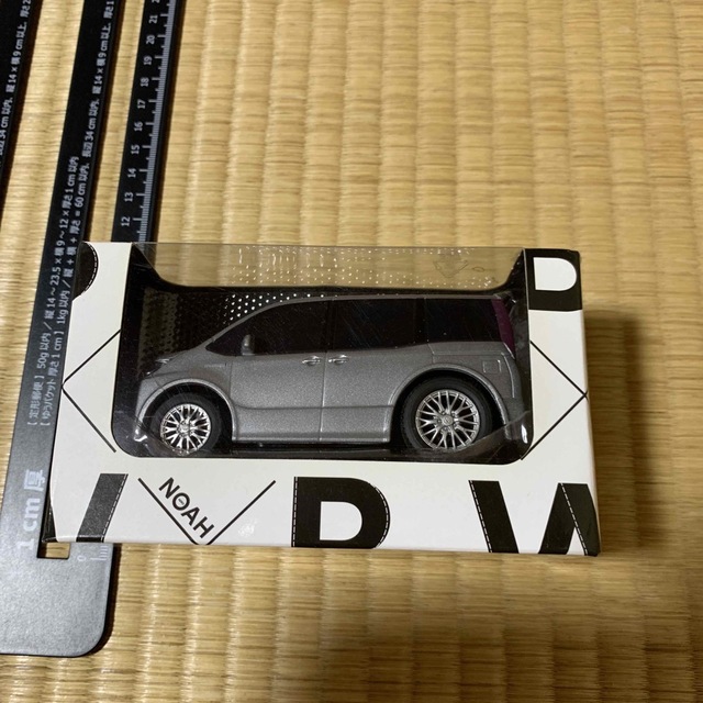 トヨタ(トヨタ)のトヨタ　ノア　w×B プルバックカー　TOYOTA NOAH 自動車　模型 エンタメ/ホビーのおもちゃ/ぬいぐるみ(ミニカー)の商品写真