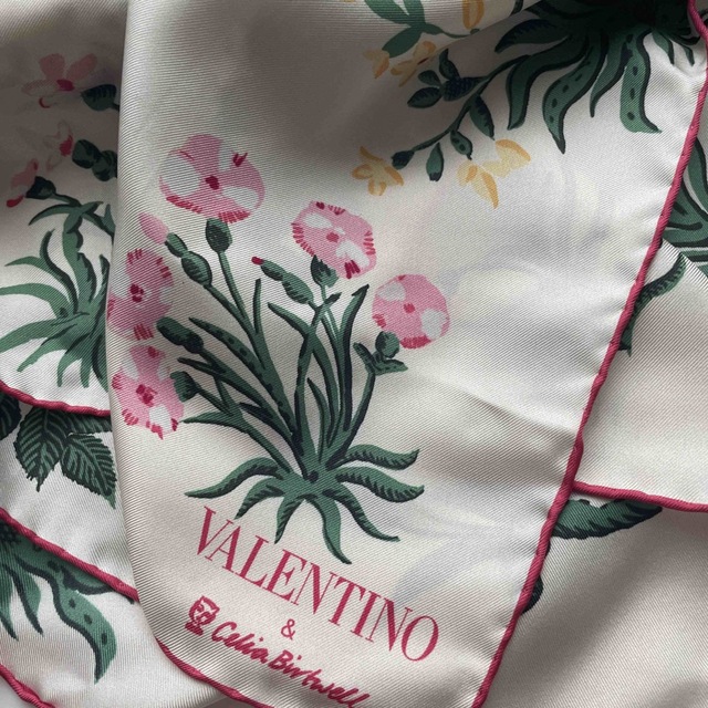 valentino シルクスカーフ　花柄elea国内購入品