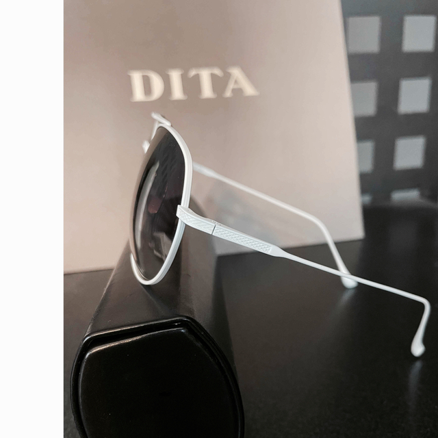 DITA(ディータ)の限定品DITAサングラスflightホワイト白フレーム眼鏡グラデーション青 メンズのファッション小物(サングラス/メガネ)の商品写真