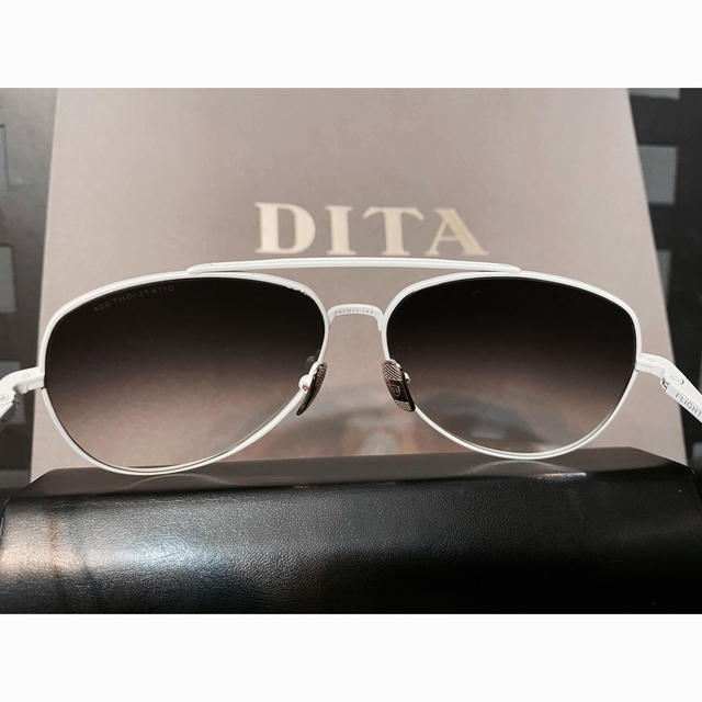 DITA(ディータ)の限定品DITAサングラスflightホワイト白フレーム眼鏡グラデーション青 メンズのファッション小物(サングラス/メガネ)の商品写真